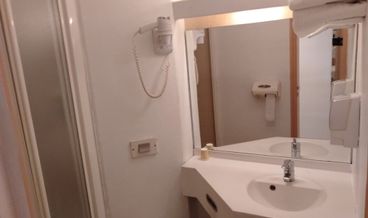 Bild von City Room-1 Queen Bed Non Refundable Free WiFi Free self parking