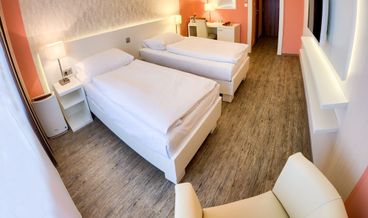 Bild von Double Room, 1 Bedroom-1 King Bed Free WiFi Free self parking Free breakfast