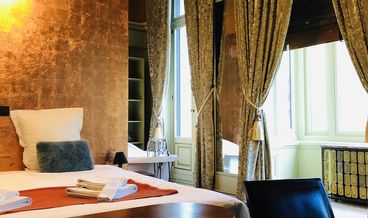 Bild von Deluxe Double Room, Bathtub-1 Queen Bed Non Refundable Free WiFi Free breakfast