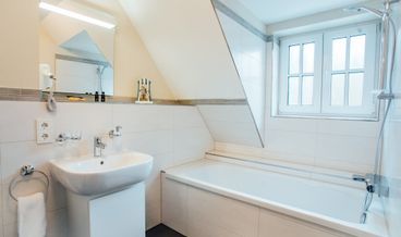Bild von Classic Apartment, 1 Bedroom-1 Queen Bed and 1 Double Sofa Bed Free WiFi Spa access