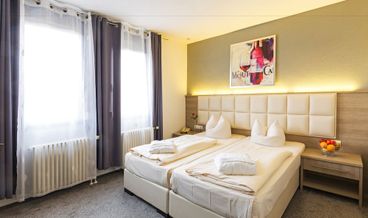 Bild von Superior Triple Room-2 Twin Beds and 1 Large Twin Sofa Bed Free WiFi