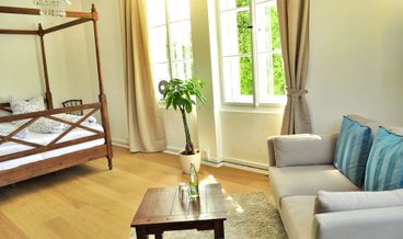 Bild von Economy Double Room, Shared Bathroom-1 Queen Bed Non Refundable Free WiFi