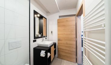 Bild von Double Room-1 King Bed Non Refundable Free WiFi Free self parking Free breakfast