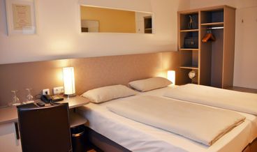 Bild von Double Room, Annex Building (Budget - no elevator)-2 Twin Beds Non Refundable Free WiFi Free breakfast