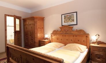 Bild von Basic Double Room (Mozart)-1 Double Bed Non Refundable Free WiFi