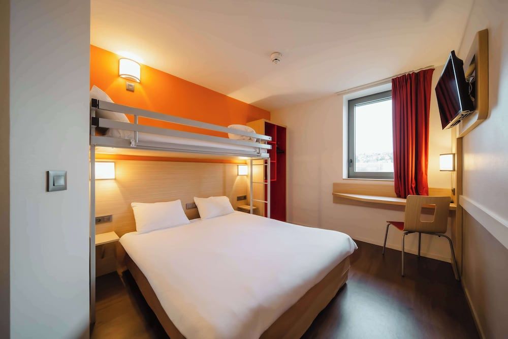 Bild von Standardzimmer, Mehrere Betten (1 Double and 1 Single bed)