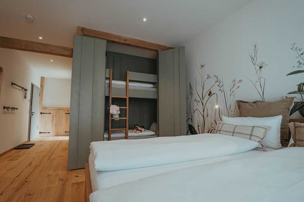 Bild von Familien-Vierbettzimmer, rollstuhlgeeignete Dusche