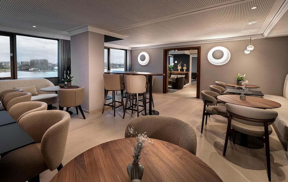 Bild von Juniorsuite mit Kingsize-Bett im Stadtflügel