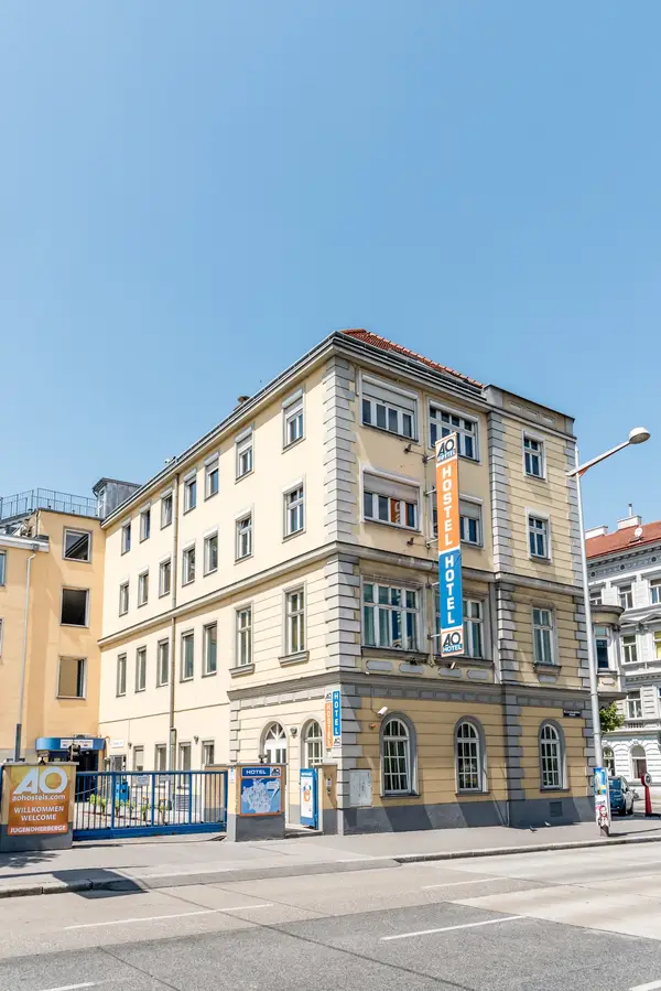 a&o Wien Stadthalle - Sparfuchs Special - FRONT