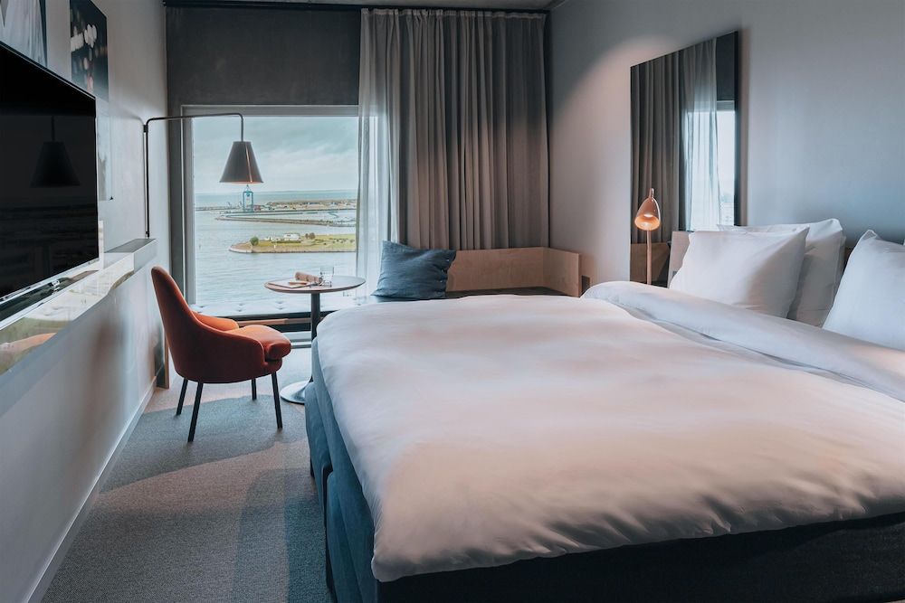 Bild von Zimmer, 1 King-Bett, Meerblick