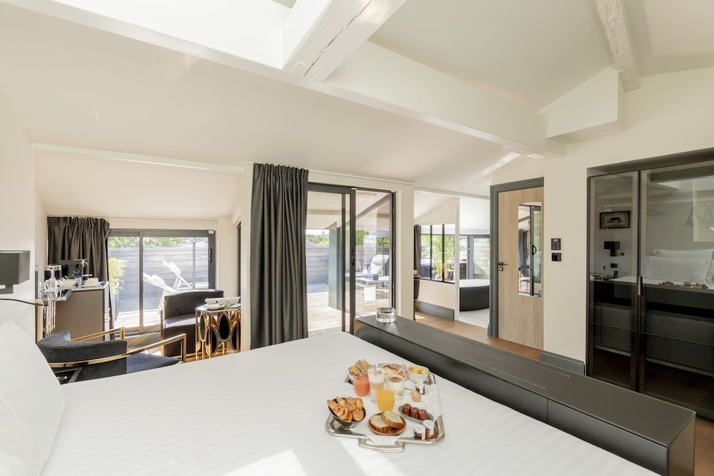 Bild von Suite (Montaigne)