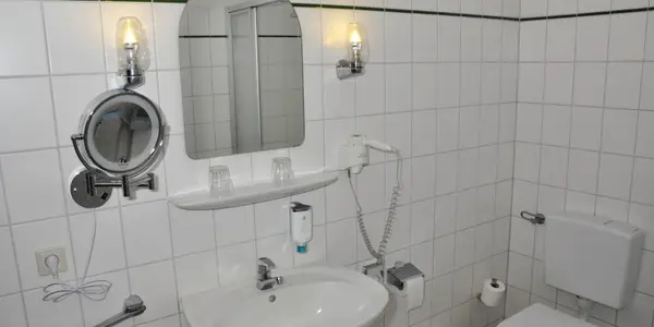 Hotel Zierow - Zweibettzimmer - ROOM