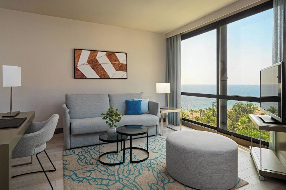 Bild von Zimmer, 1 King-Bett und Schlafsofa, Meerblick