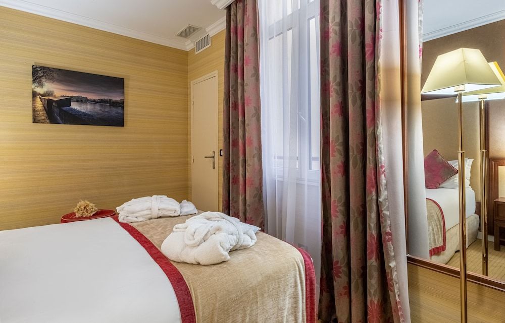Bild von Comfort-Doppel- oder -Zweibettzimmer, Blick auf den Innenhof