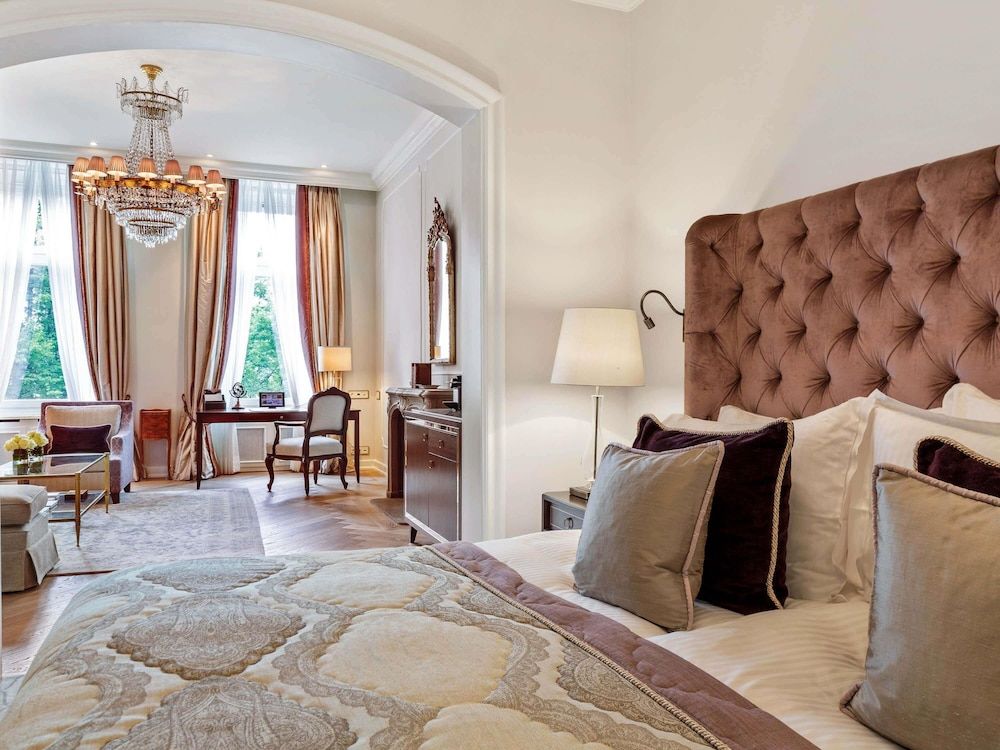 Bild von Junior-Suite, 1 King-Bett, Seeblick (Combined living and sleeping area)
