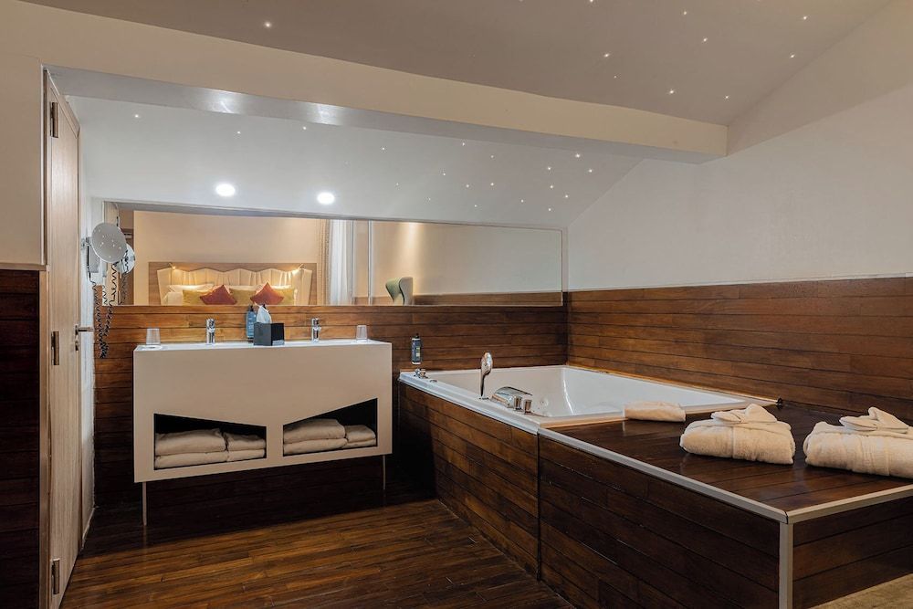 Bild von Superior-Suite, 1 King-Bett, Badewanne